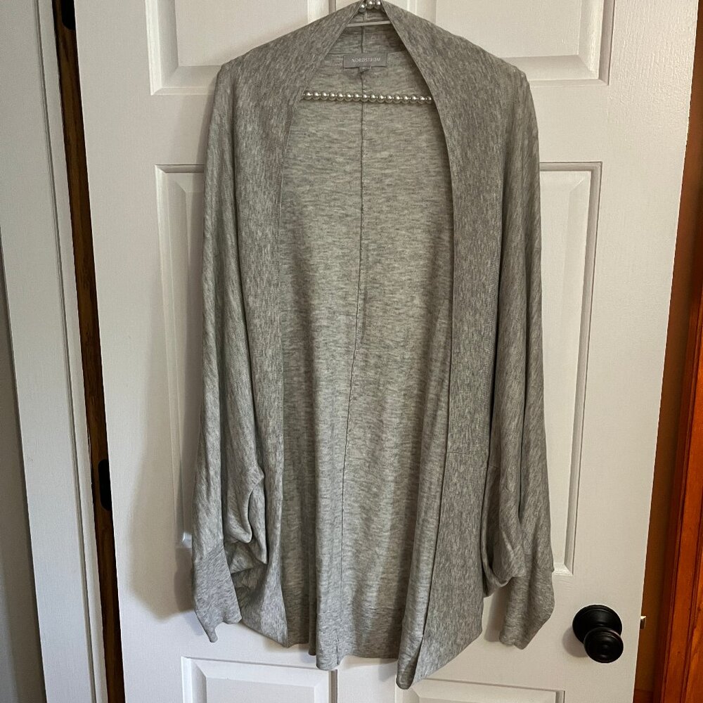 Nordstom Ladies Gray Open Front Lightweight Knit Cocoon Shawl Sweater One Size